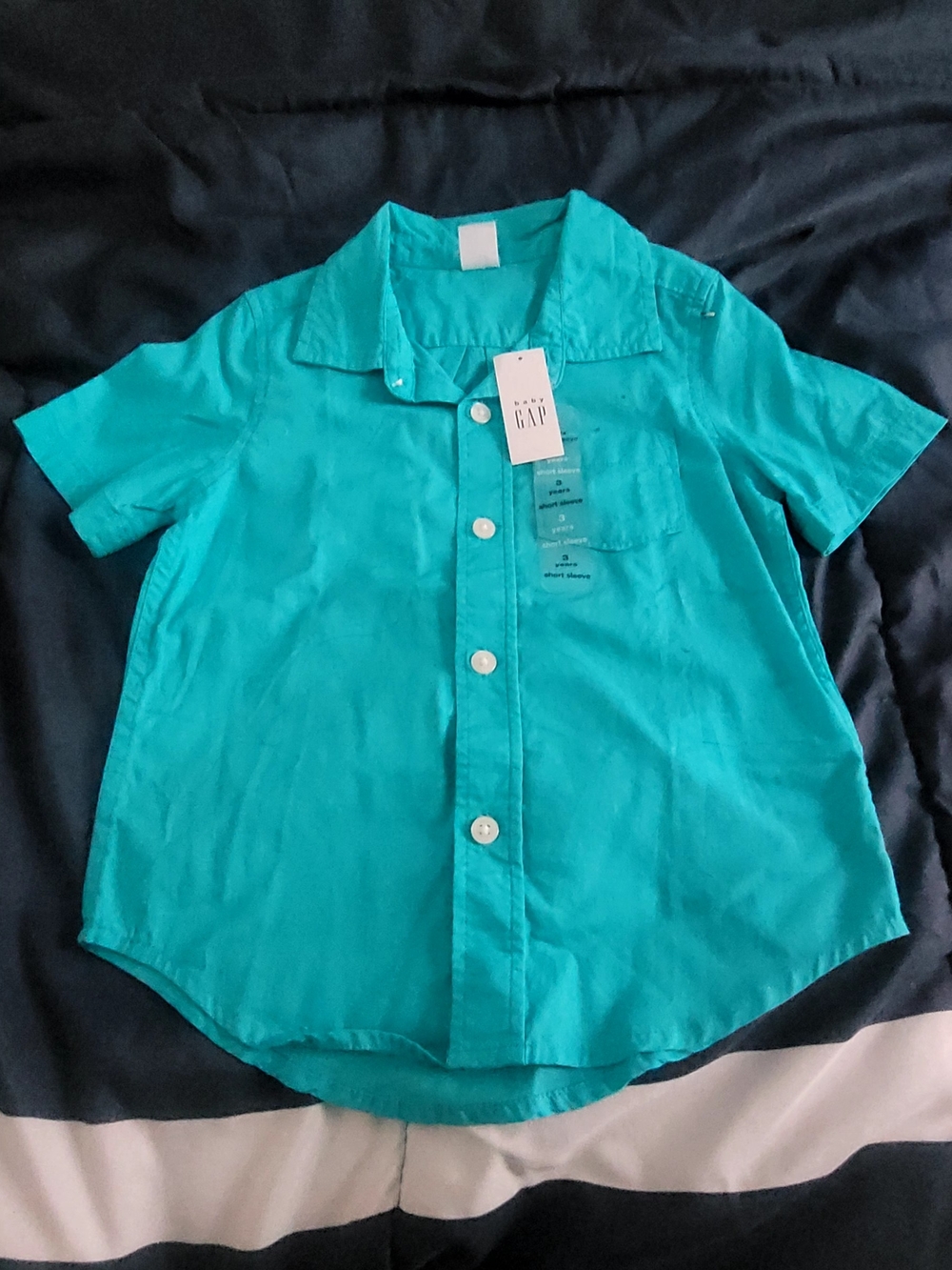 GAP Short Sleeve Button-Down Shirt in Teal Blue